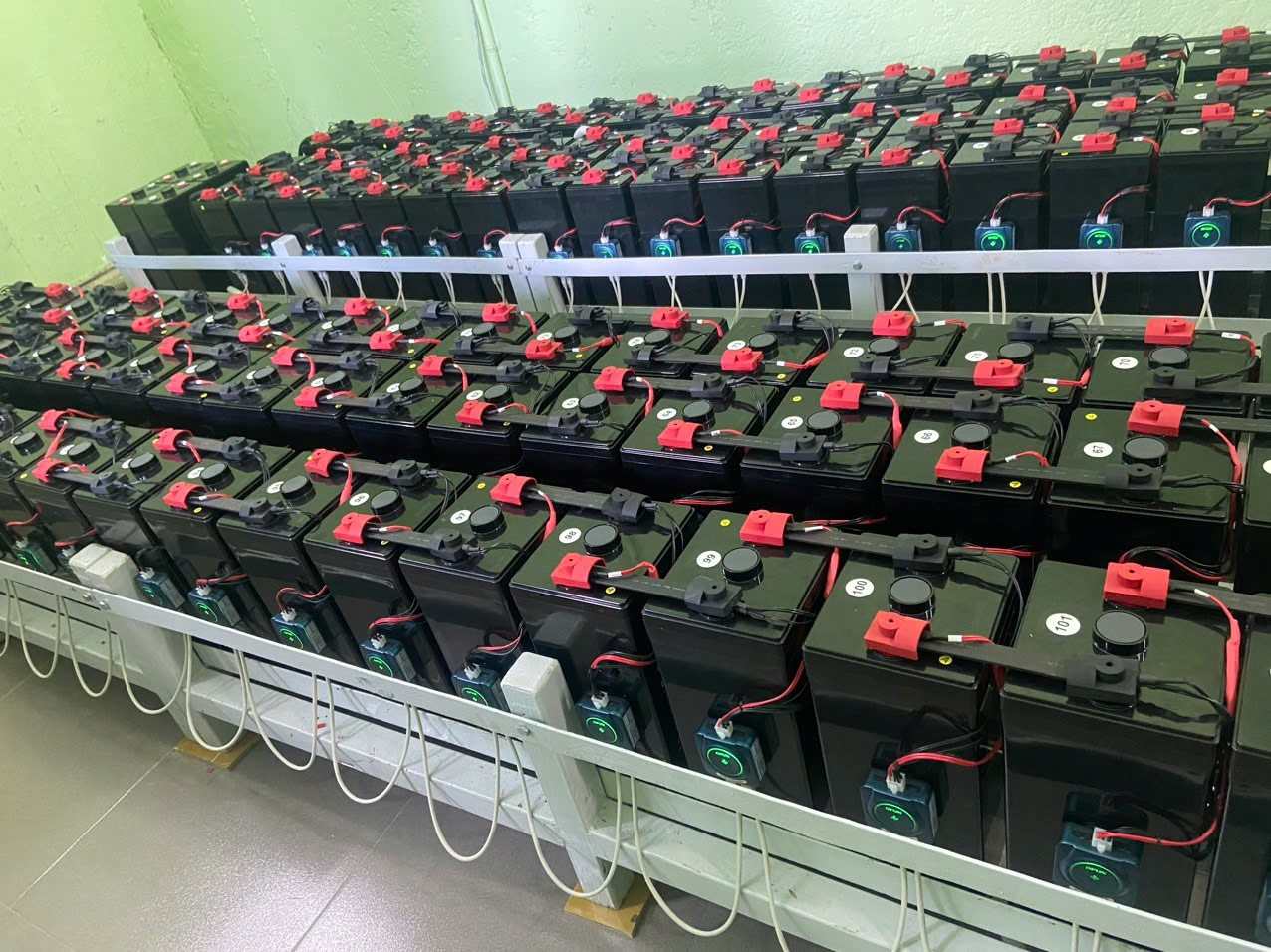 Battery Monitoring System Sistem Pemantauan Baterai